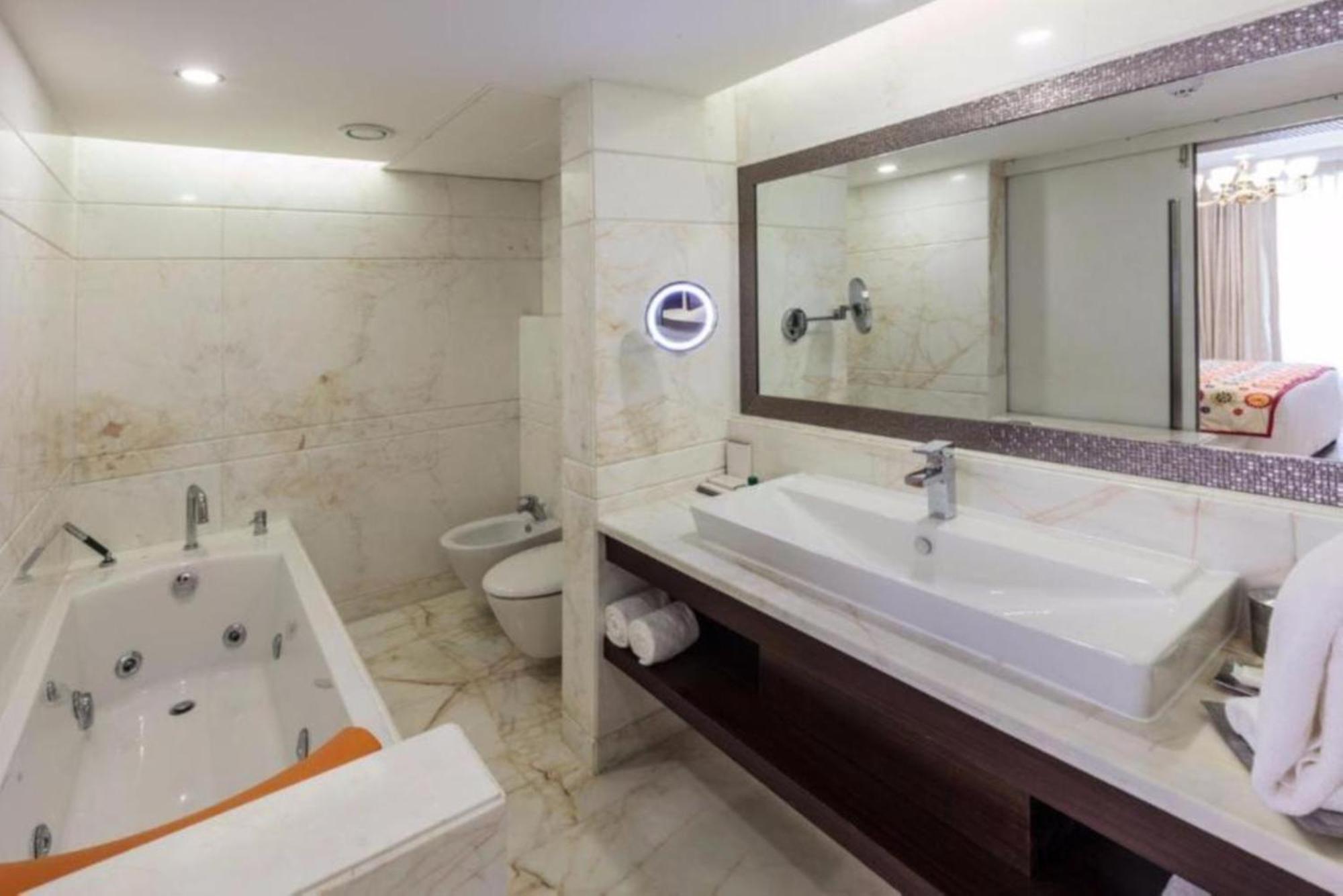 ניו דלהי Hotel Seven Inn Near Delhi Airport מראה חיצוני תמונה